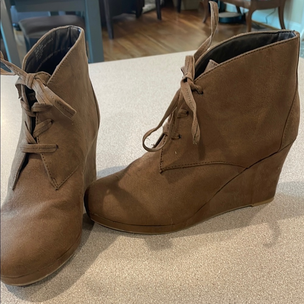 Womens laced up wedge shoes